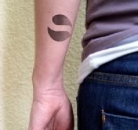 Über das erste und vielleicht für immer einzige Mikrospenden-Gebrauchsmuster und Verbindungen zwischen Banken- und Spendenwesen